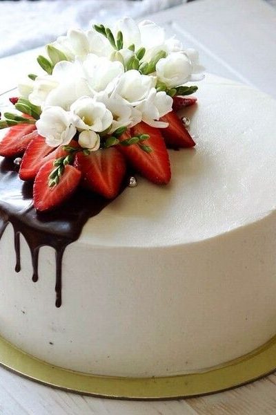 Dortoni Strawberry Cake